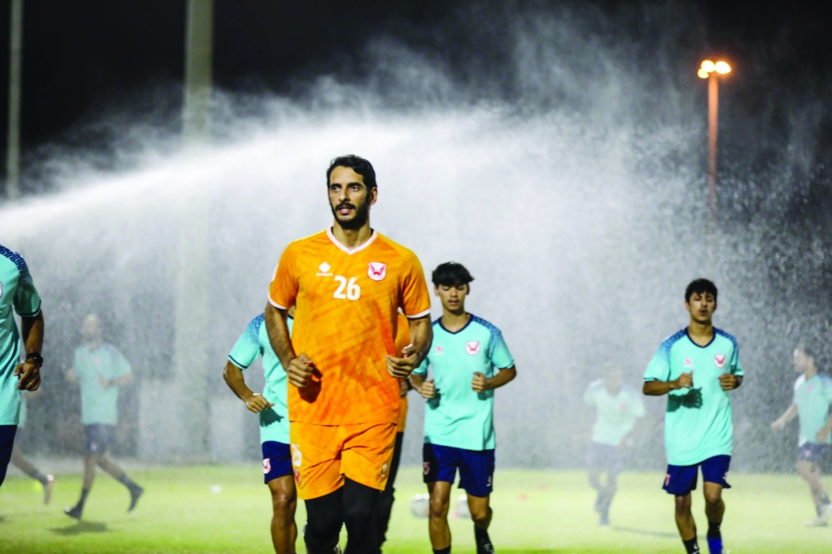 


من تدريبات فريق الفحيحيل على الملعب الفرعي لاستاد جابر الأحمد الدولي 	     (المركز الإعلامي) 
