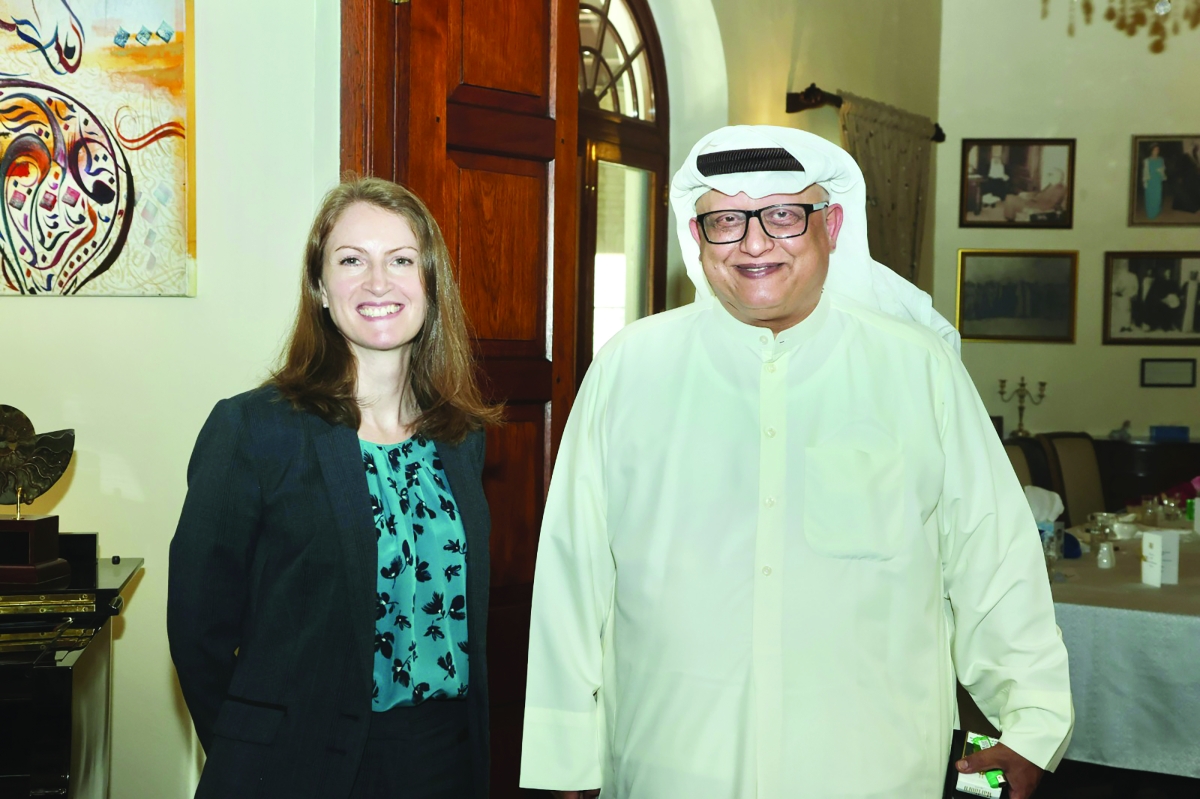 السفيرة البريطانية مع الزميل خالد الشرقاوي