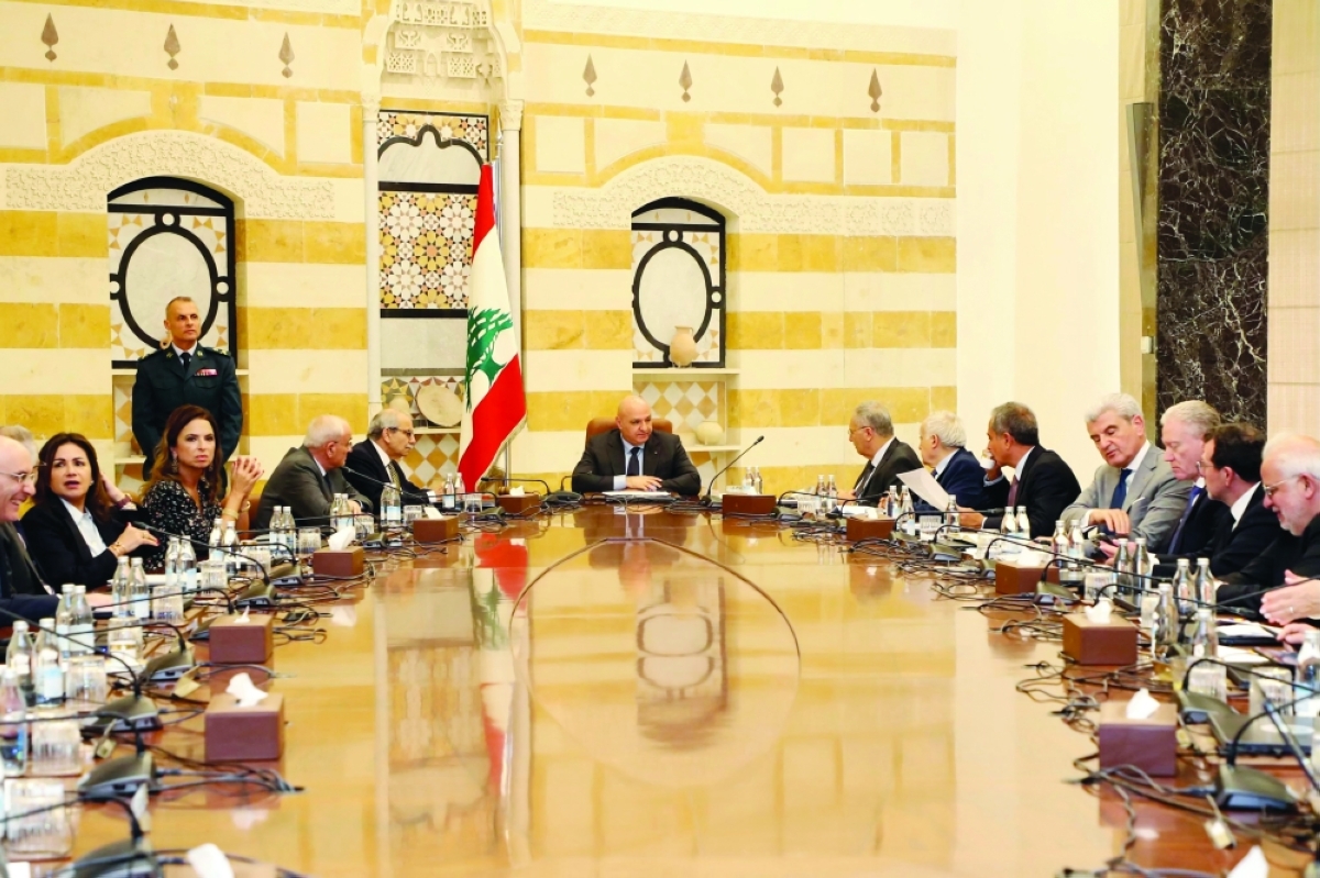 عون مترئساً جلسة الحكومة في قصر بعبدا (أ ف ب) 