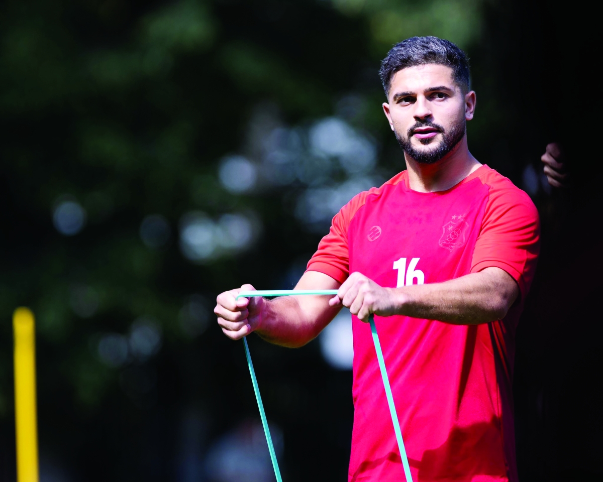 سام مرسي خلال تدريبات "الكويت" في معسكر التشيك                 (المركز الاعلامي)