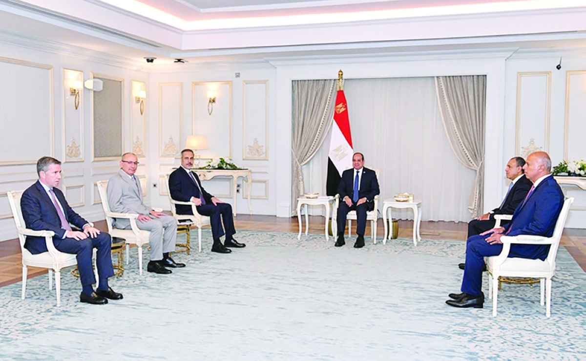 السيسي مستقبلاً فيدان في القاهرة 