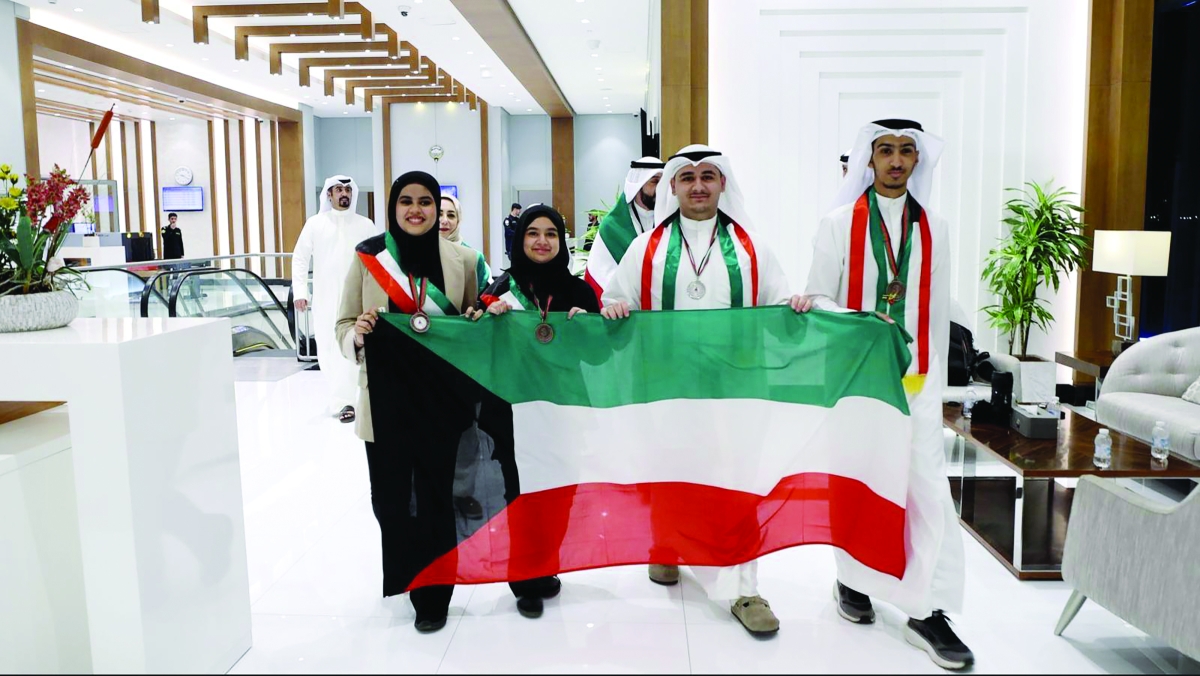 


الطلبة الفائزون في الأولمبياد لدى وصولهم في قاعة التشريفات 