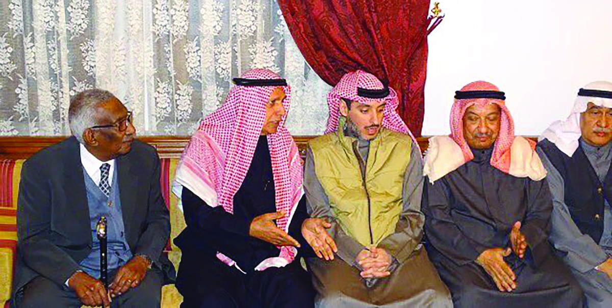 


الراحل مع أحمد الخطيب وعبدالله الرومي وصالح الملا 