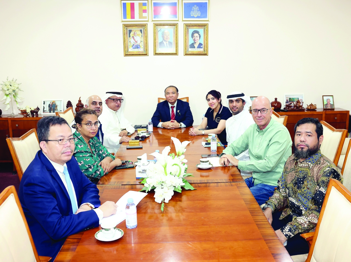 السفير منان خلال المؤتمر الصحافي