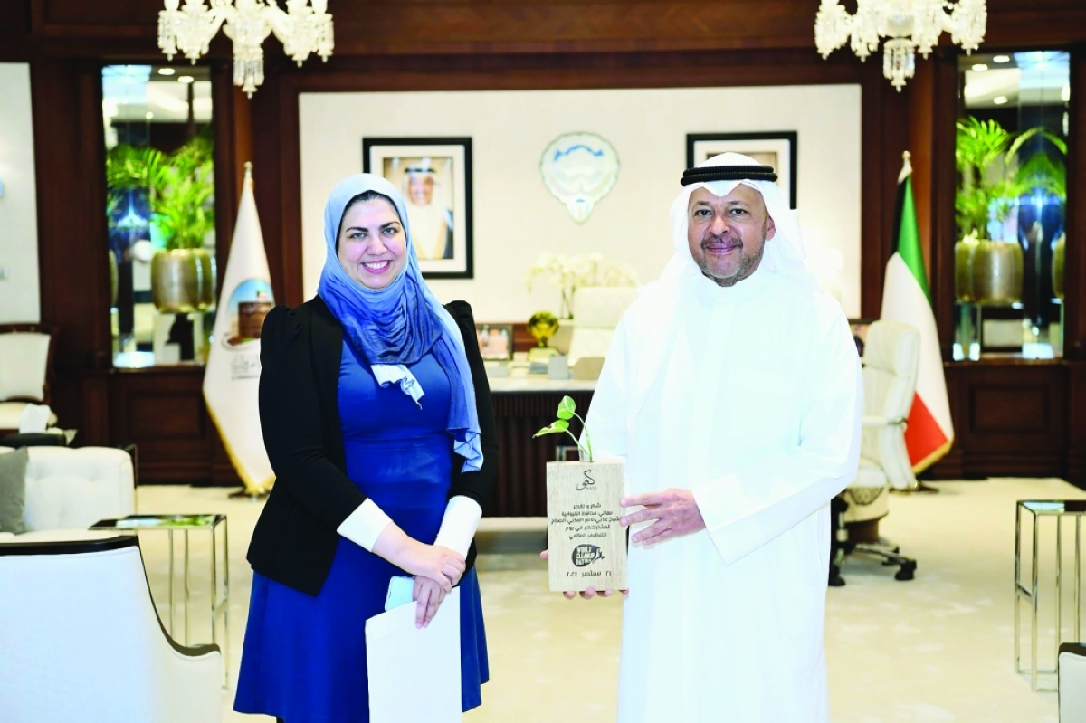 عذبي الناصر خلال استقباله فاطمة الموسوي 