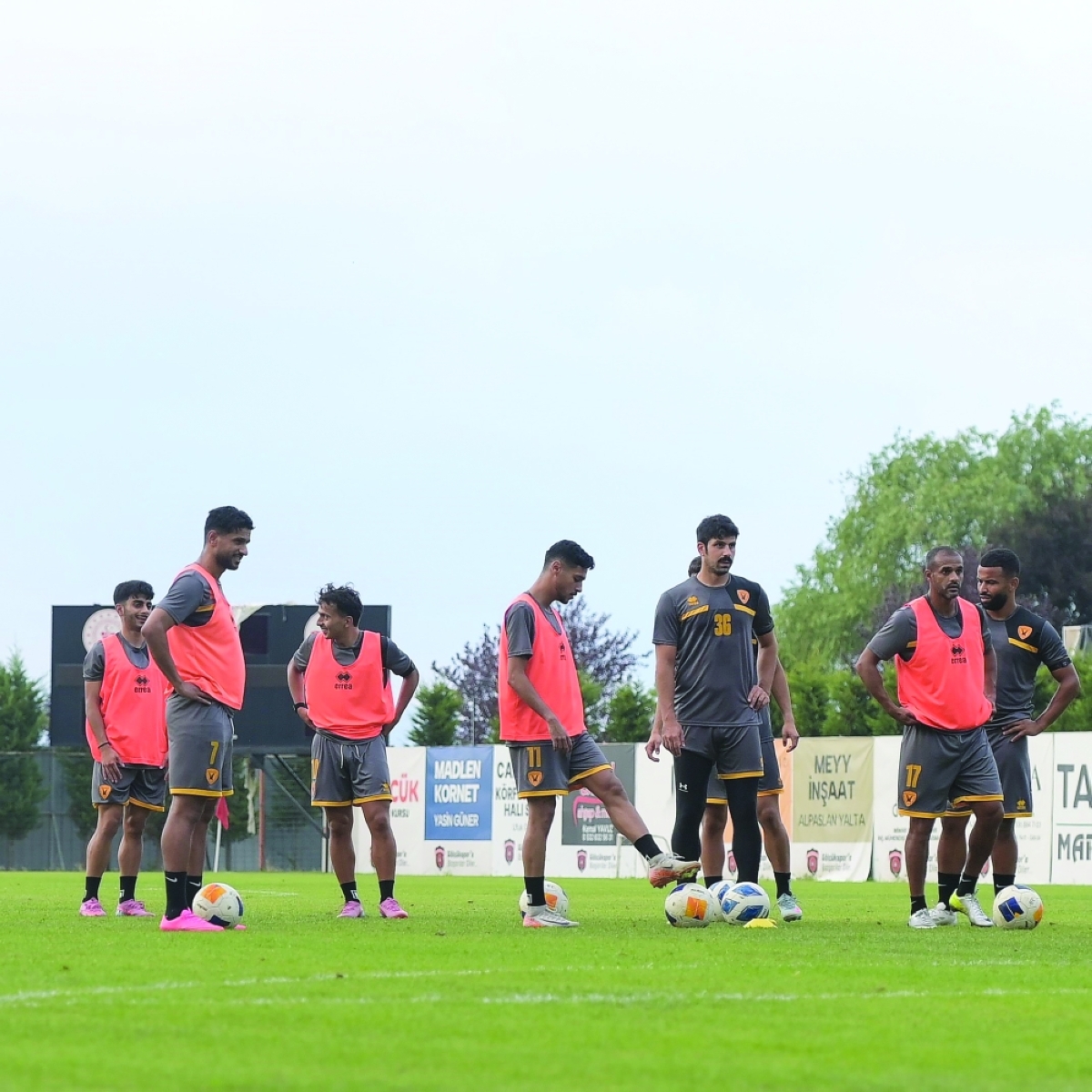 من تدريبات القادسية في «إزميت» 