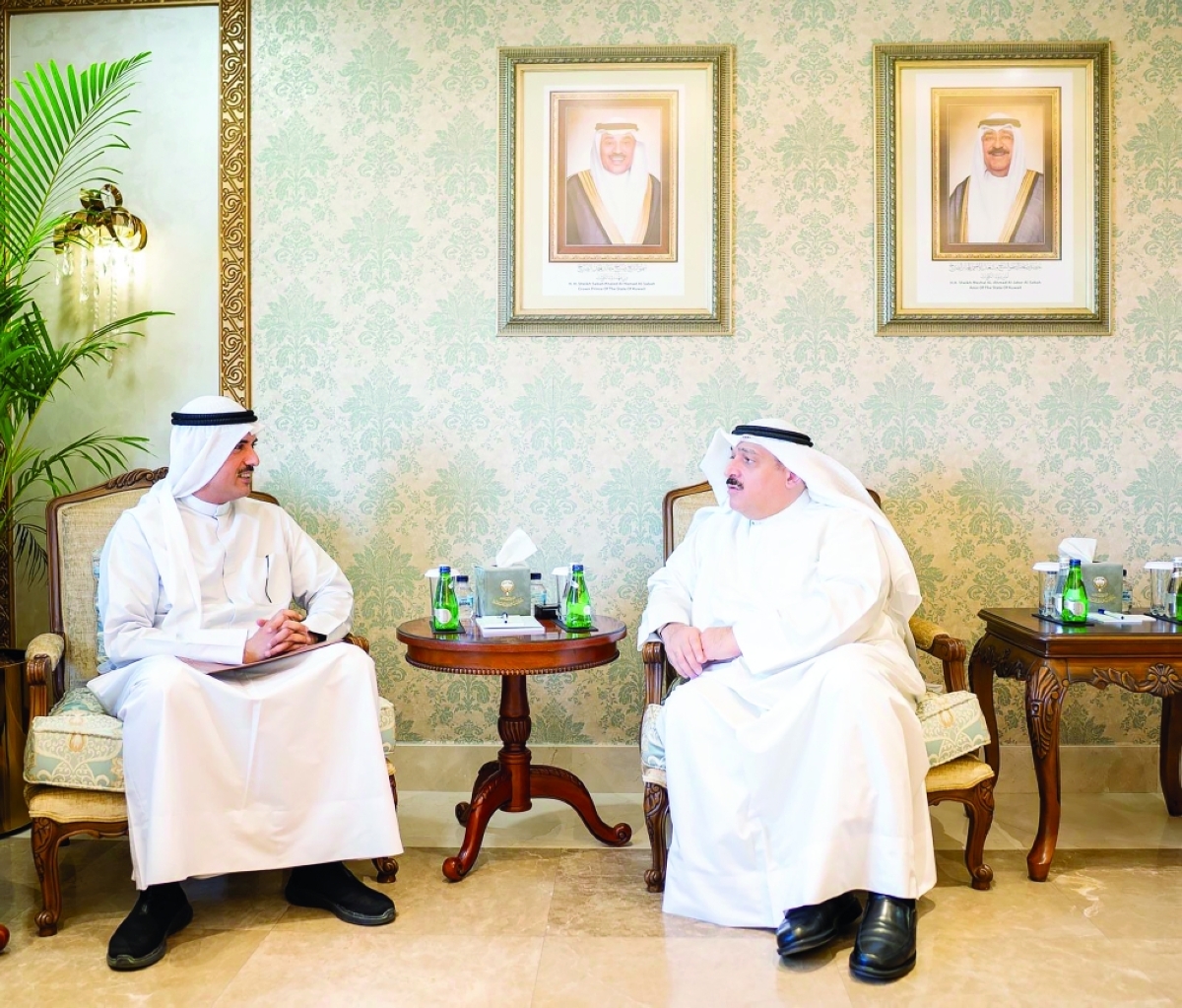 وزير الصحة مستقبلاً محافظ الأحمدي