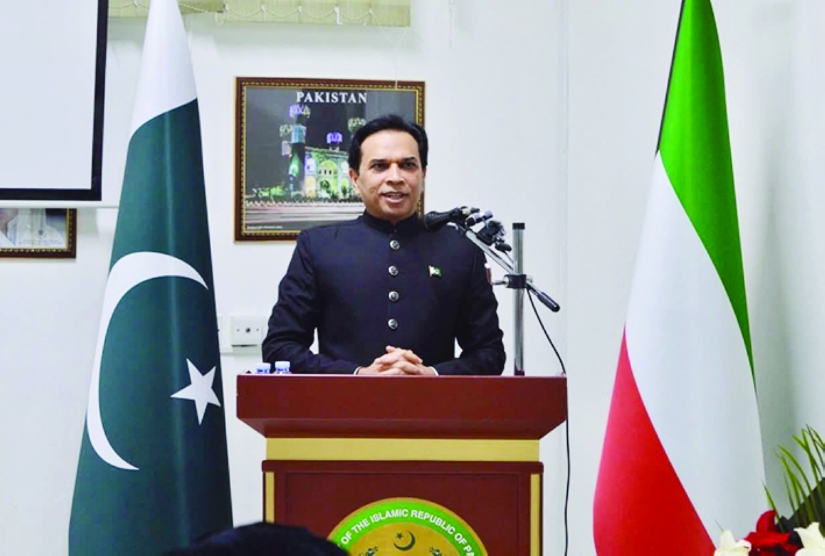 


السفير إقبال يلقي كلمة في الحفل 