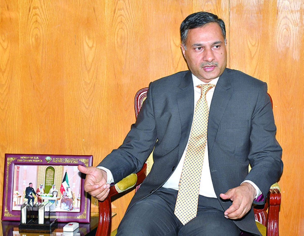 


السفير أدارش سوايكا 