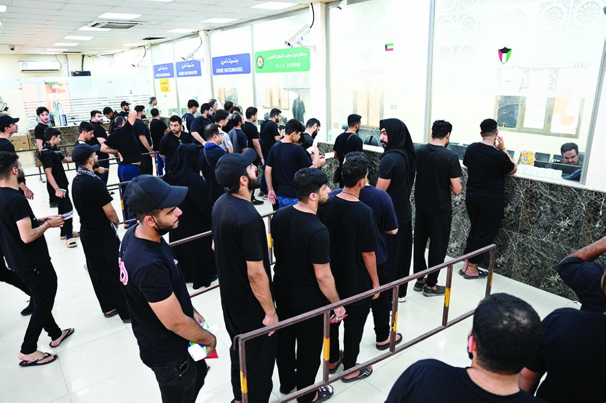 عمل دؤوب في الكاونترات لراحة زوار الأربعينية