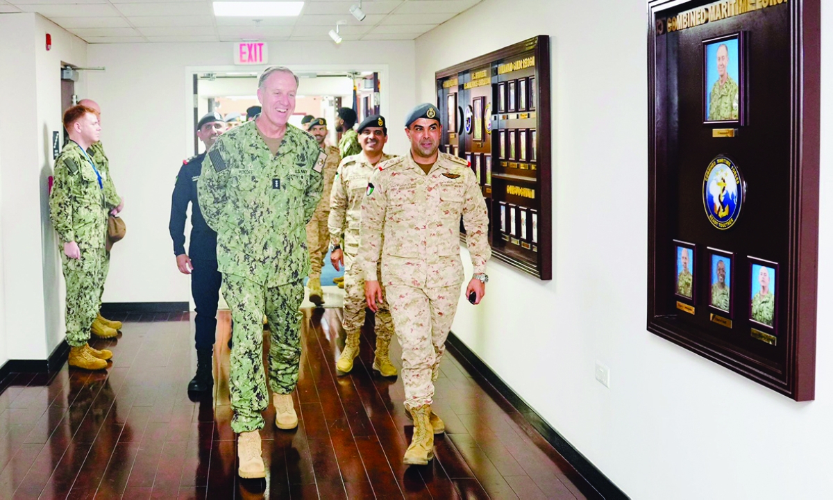 نائب رئيس الأركان خلال زيارة مقر القيادة المركزية للقوات البحرية الأميركية