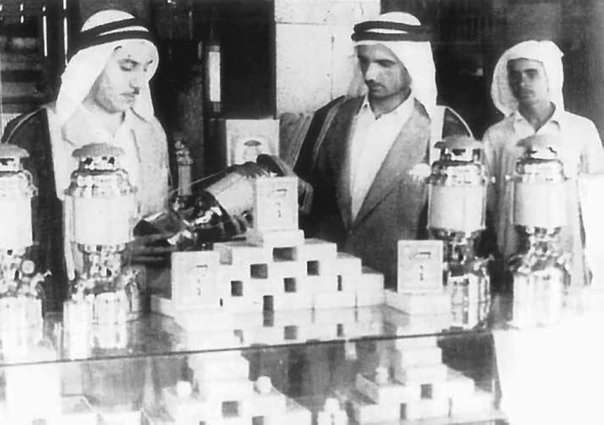 


أدوات الإضاءة قديماً اعتمدت
 على المحروقات الزيتية 