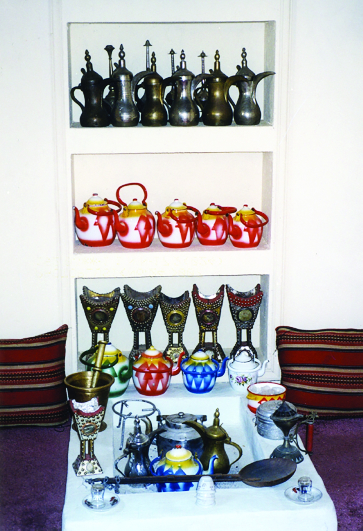 


 بعض من مستلزمات الديوانية 