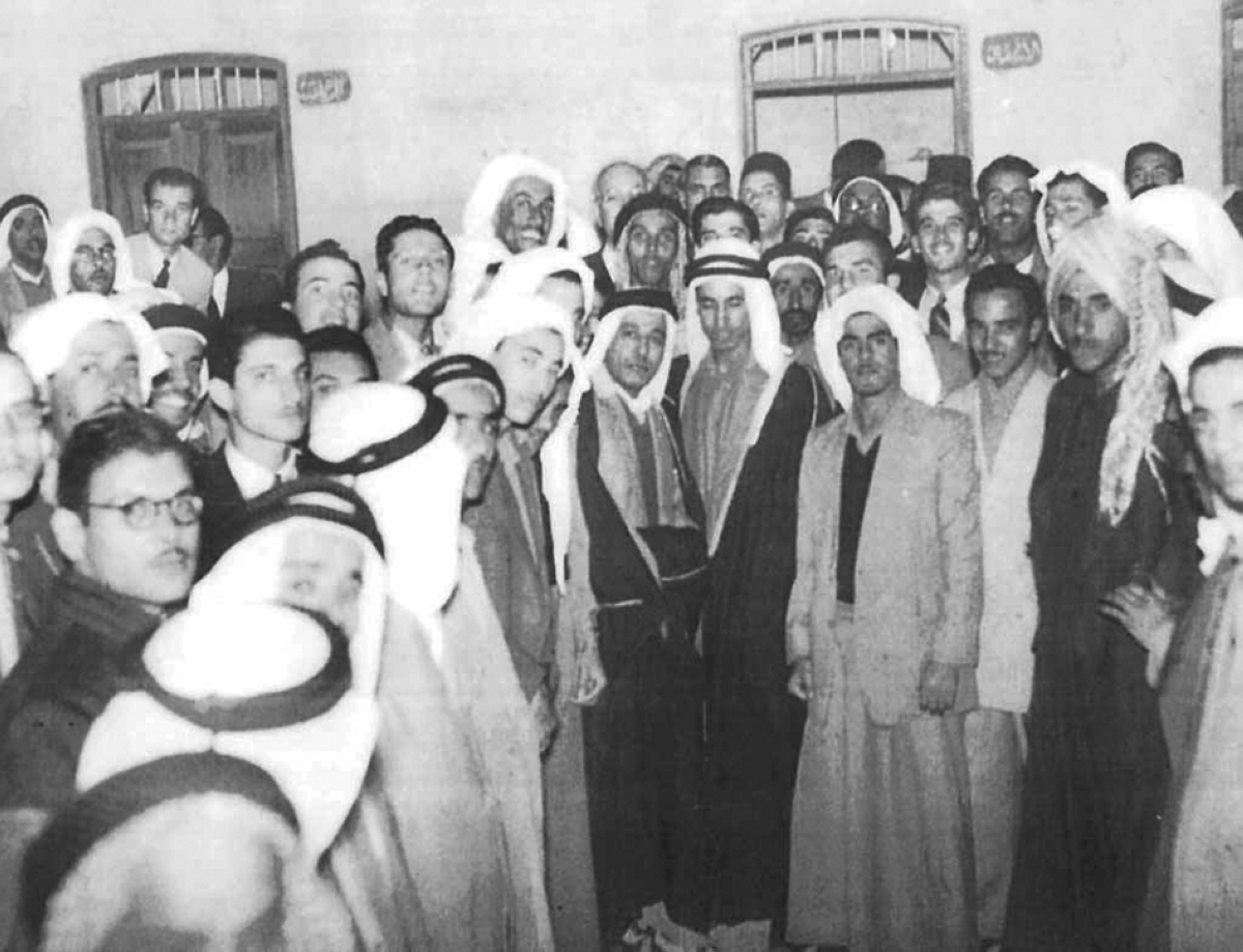 


جانب من زفة المعرس قديماً 