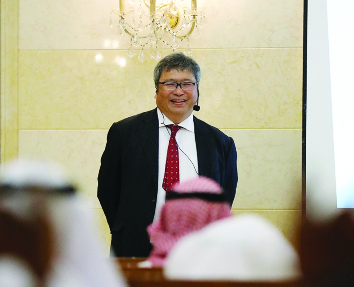 البروفيسور شينودا خلال المحاضرة