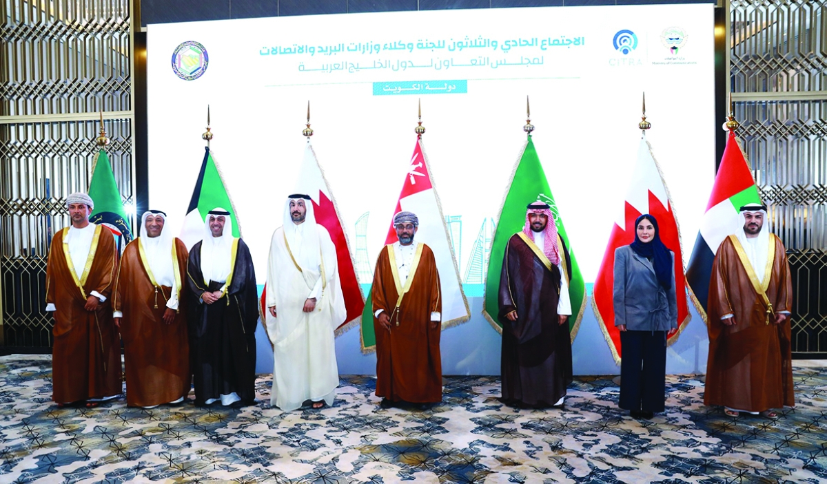 لقطة جماعية للمشاركين في الاجتماع