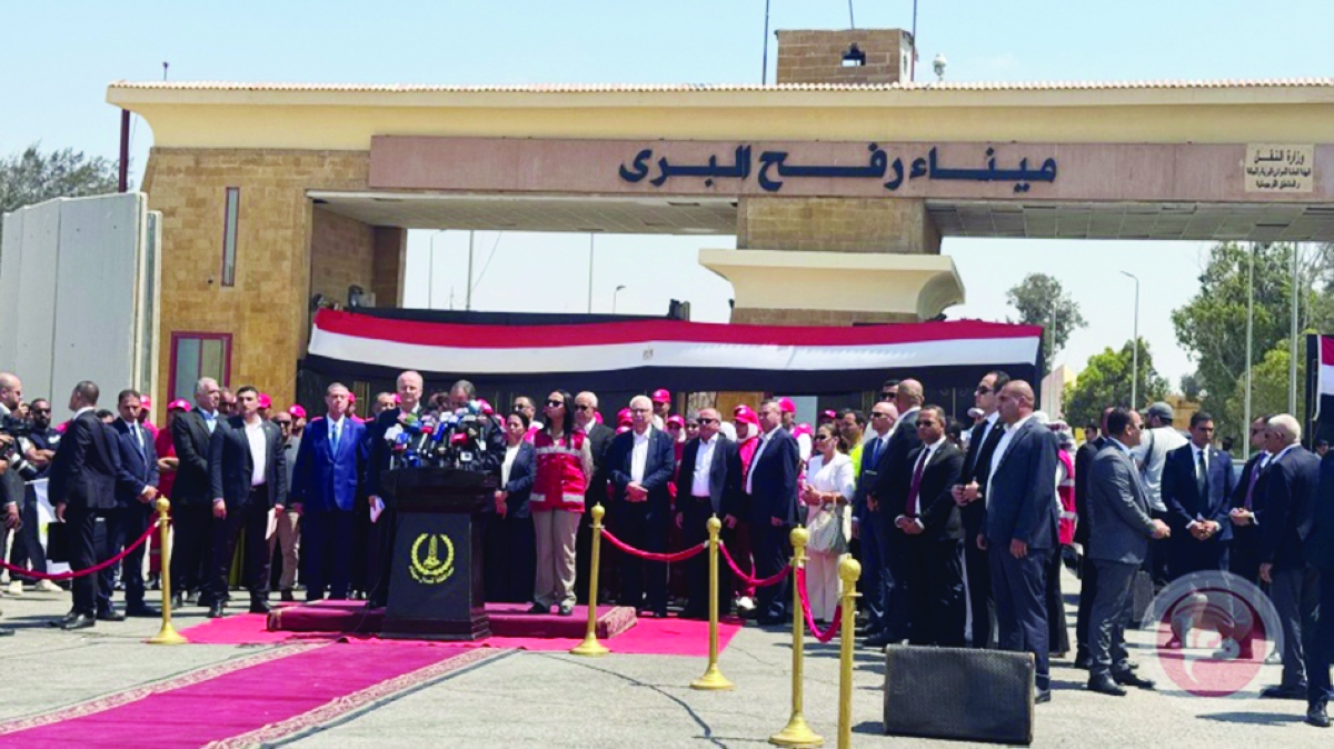 مصطفى وعبدالعاطي أمام معبر رفح