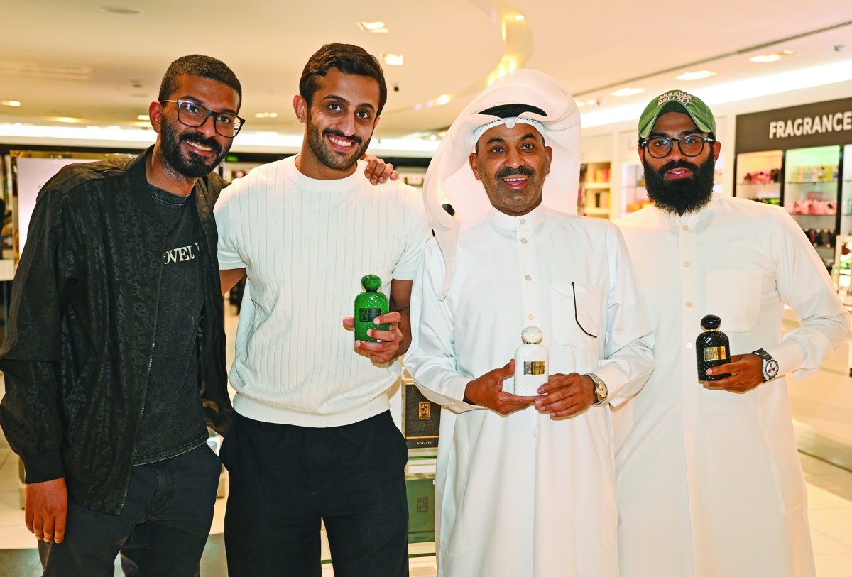 طارق العلي مع نجليه محمد وسلطان ونسيبه الدكتور محمد المطيري