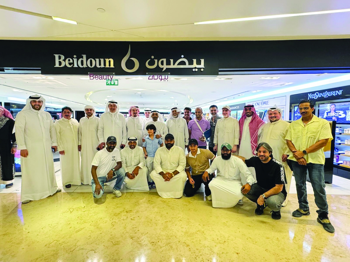 العلي متوسطاً عدداً من ضيوفه