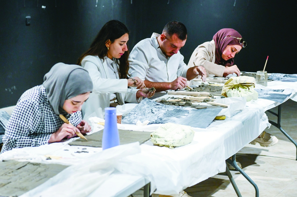 مشاركون في الورشة