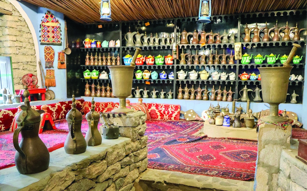 مجموعة من دلال القهوة القديمة	