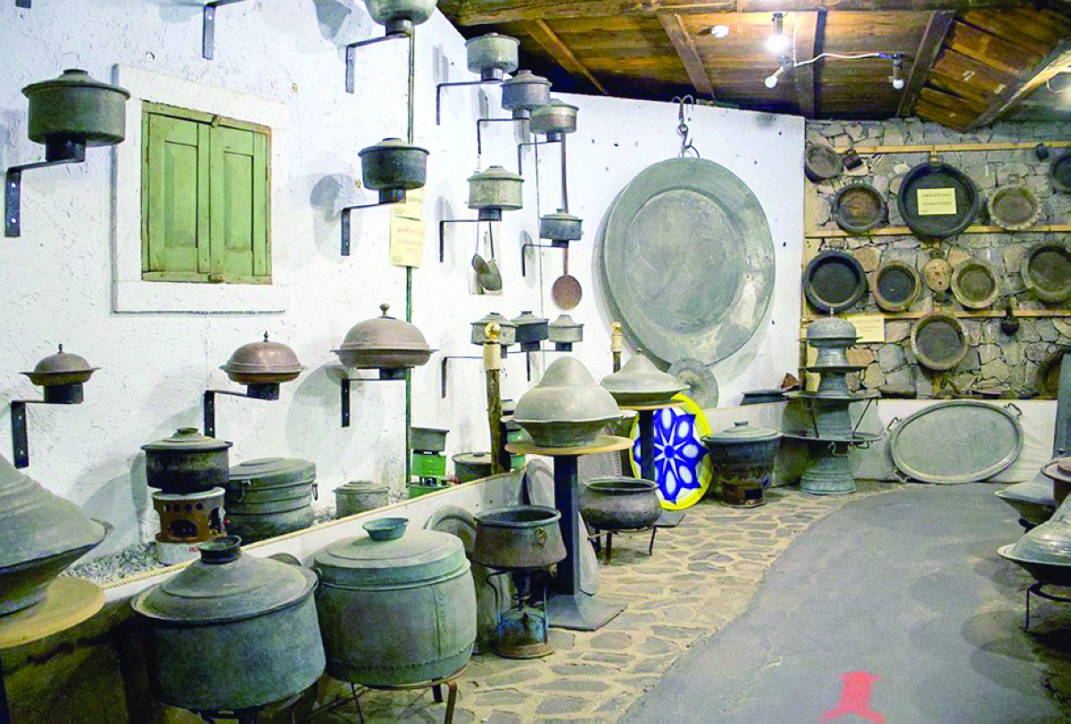 أوانٍ منزلية قديمة