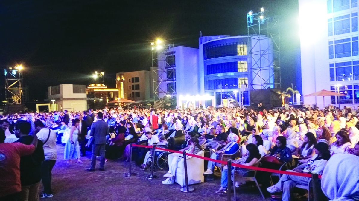 


جمهور غفير حضر الحفل 