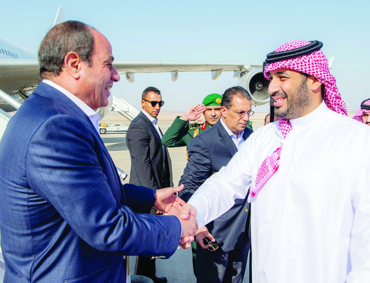 


محمد بن سلمان مستقبلاً السيسي في نيوم 