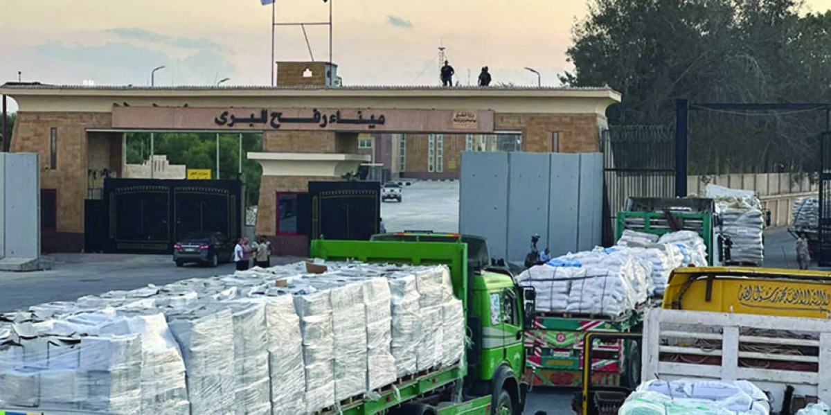 مساعدات إنسانية لغزة أمام معبر رفح