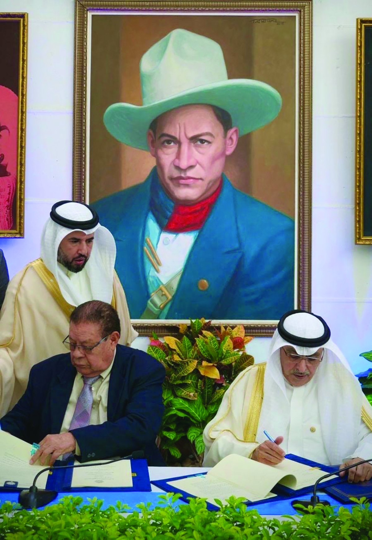 


وليد البحر ووزير مالية نيكاراغوا خلال توقيع الاتفاقية 