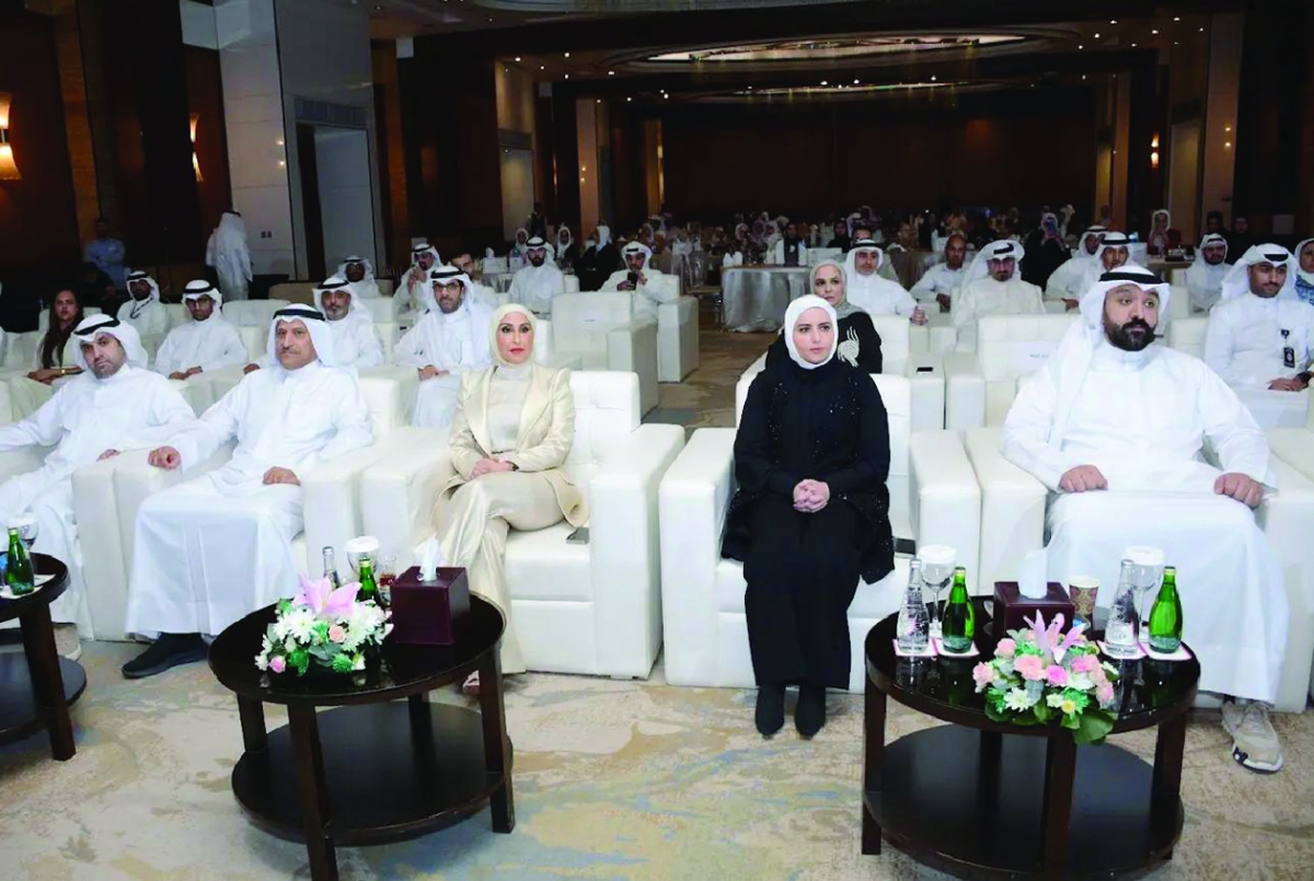 المحلم في مقدم الحضور خلال الاحتفالية