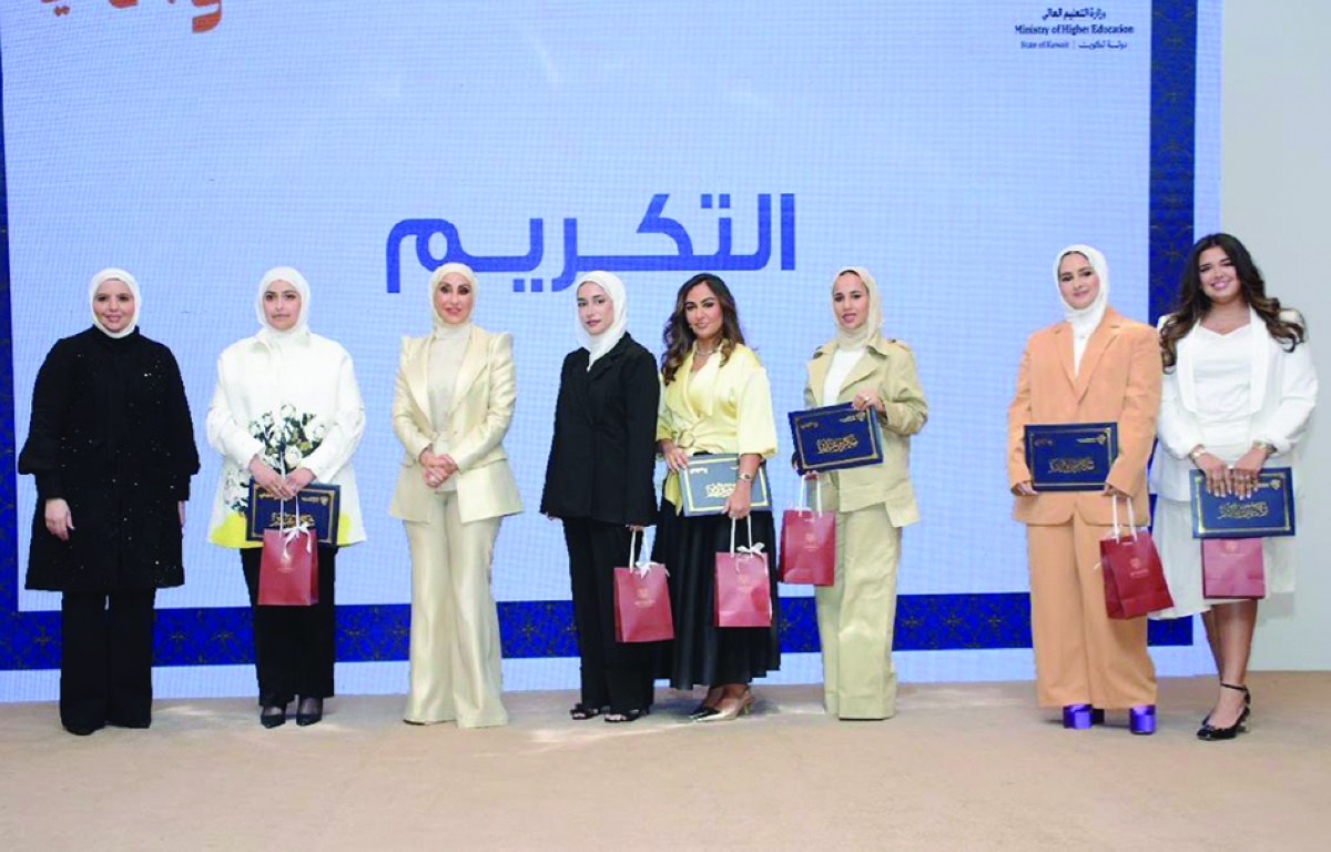 


تكريم عدد من المشاركات في الحملة 