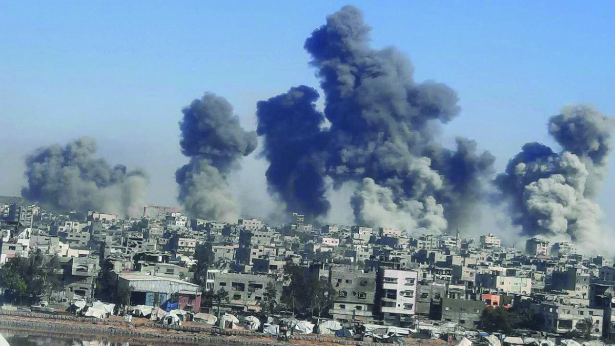 جانب من الغارات الإسرائيلية على غزة