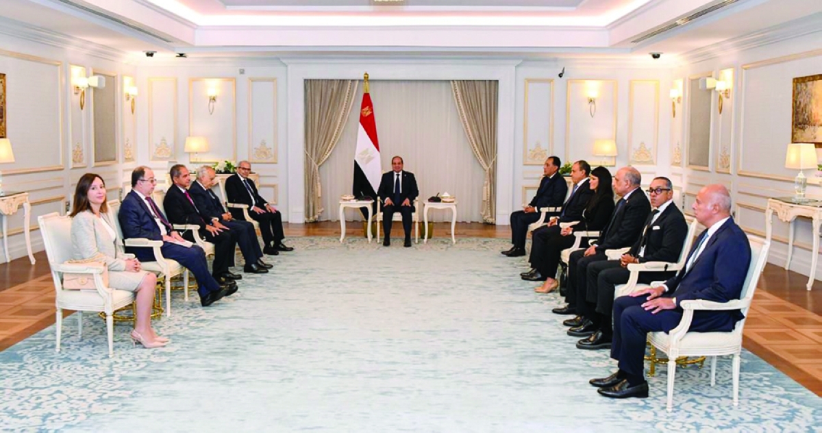 


السيسي مستقبلاً سلام بقصر الرئاسة في العلمين الجديدة 