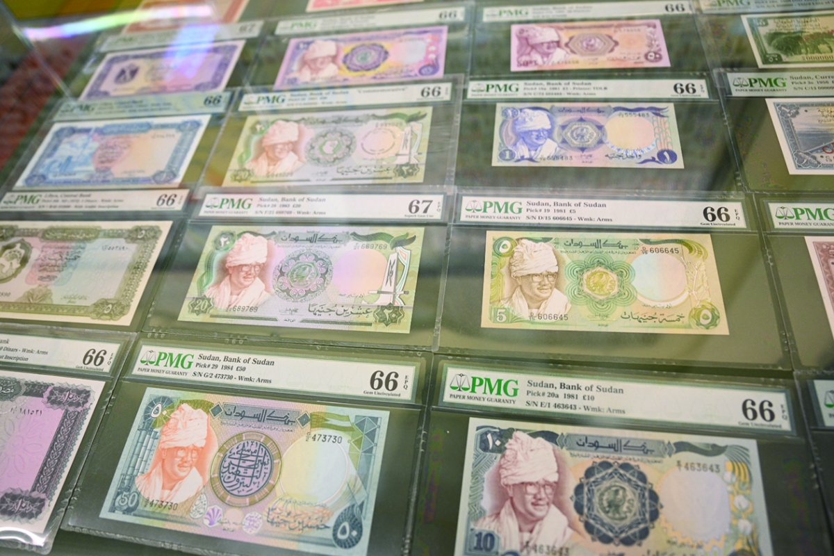 لقطة للعملات المعروضة