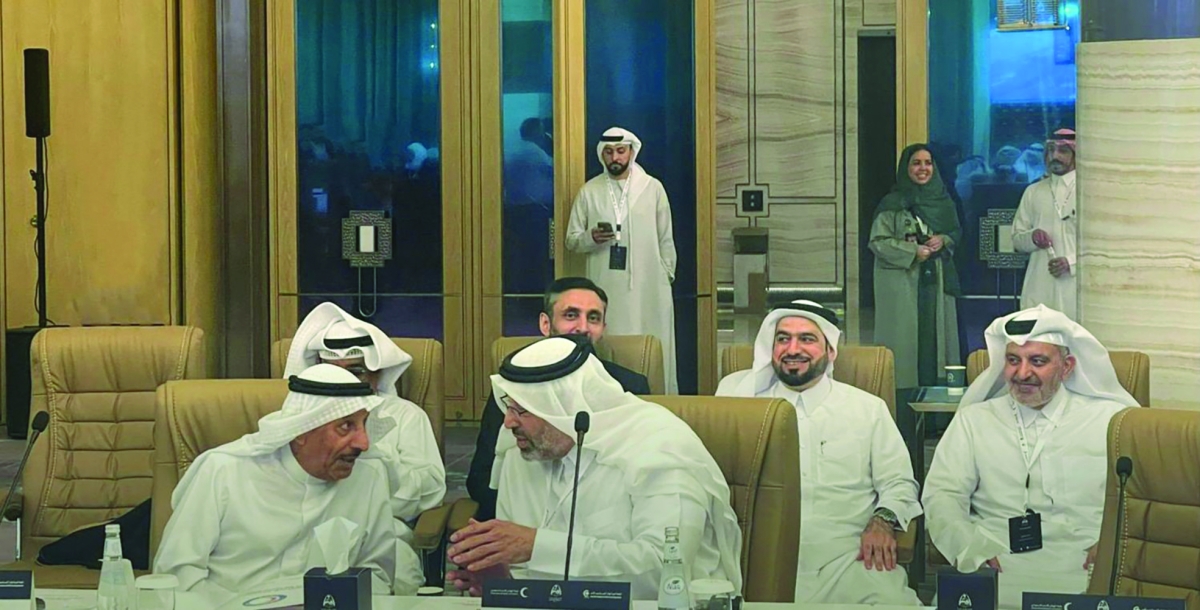 السفير المغامس خلال مشاركته في الاجتماع