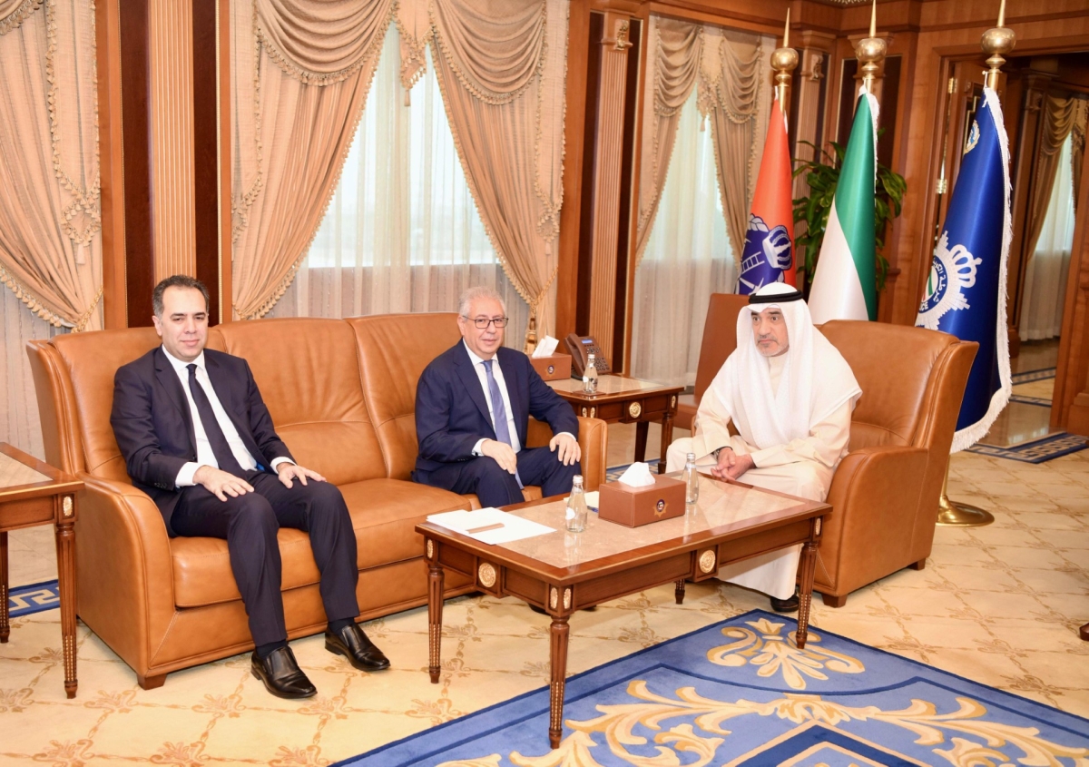 النائب الأول مستقبلا السفير المصري