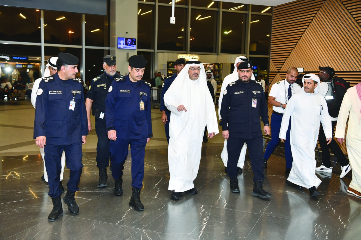 


محافظ العاصمة خلال تفقده المطار 