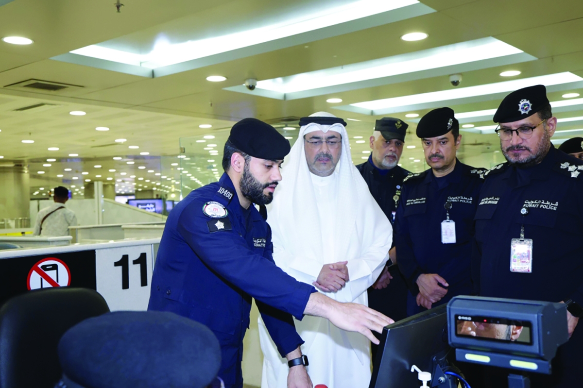 


محافظ العاصمة يستمع لشرح حول آلية العمل 