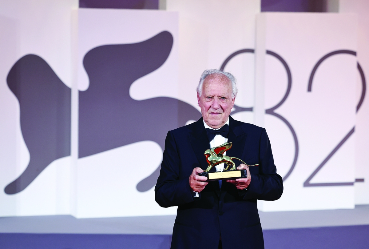 


فيرنر هيرتسوغ يحمل «الأسد الذهبي الفخرية» 