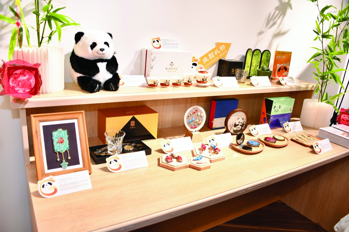 


بعض المعروضات 