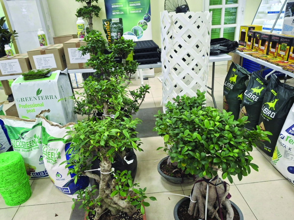 جانب من المنتجات المعروضة