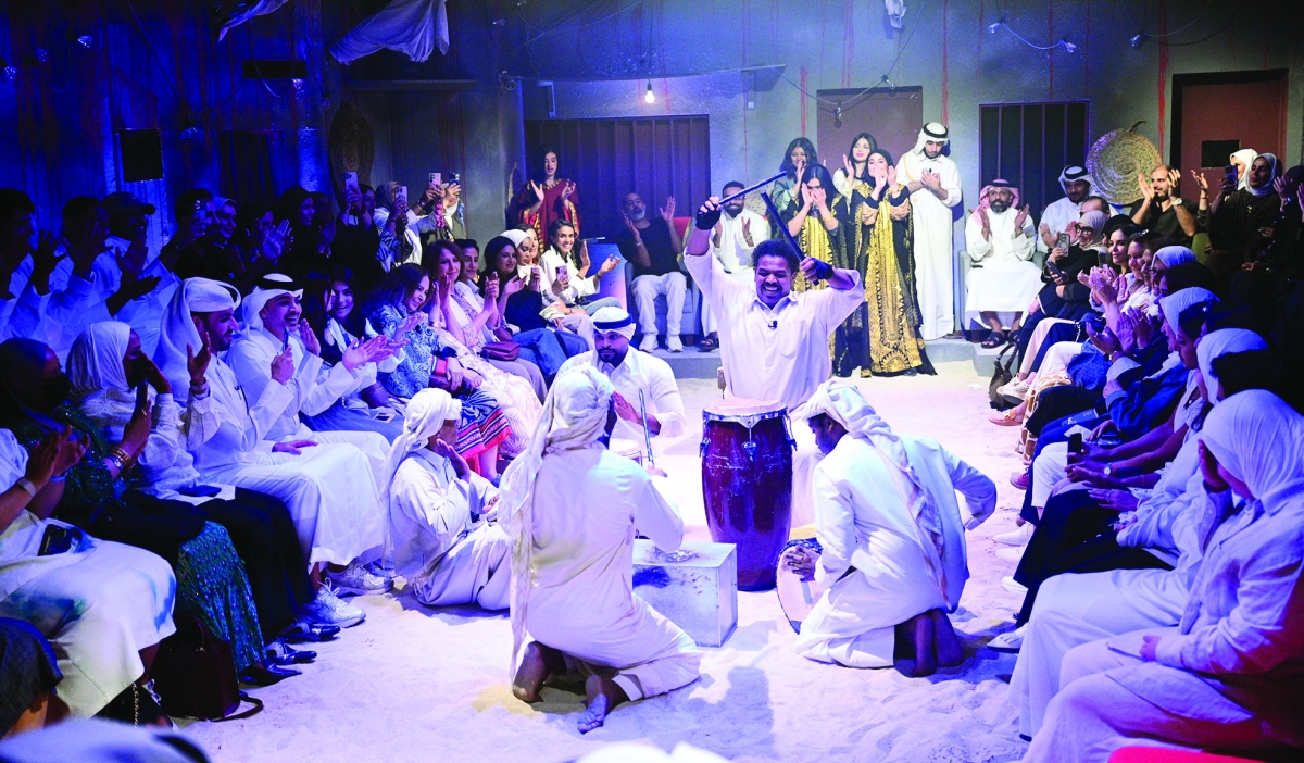 فاصل غنائي على إيقاع الطبول بقيادة الحملي (تصوير نايف العقلة)