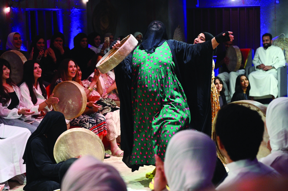 


الحملي مؤدياً شخصية أم أحمد 