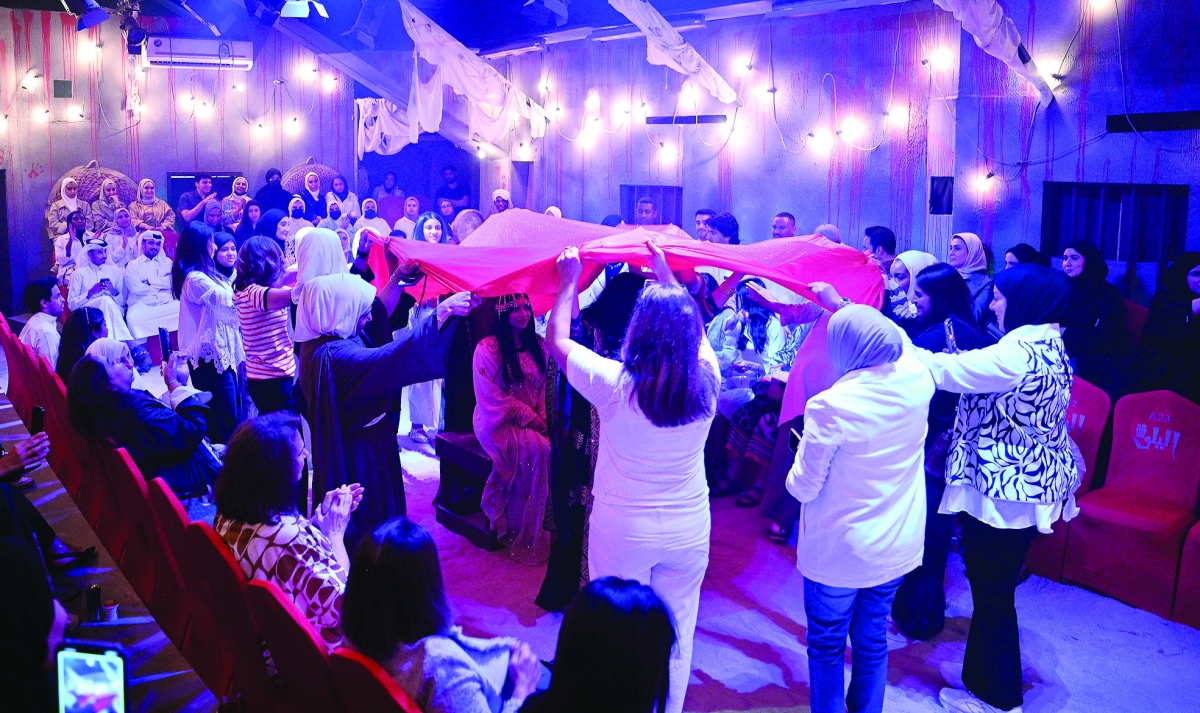 


الجمهور متفاعلاً مع «اليلوة» 