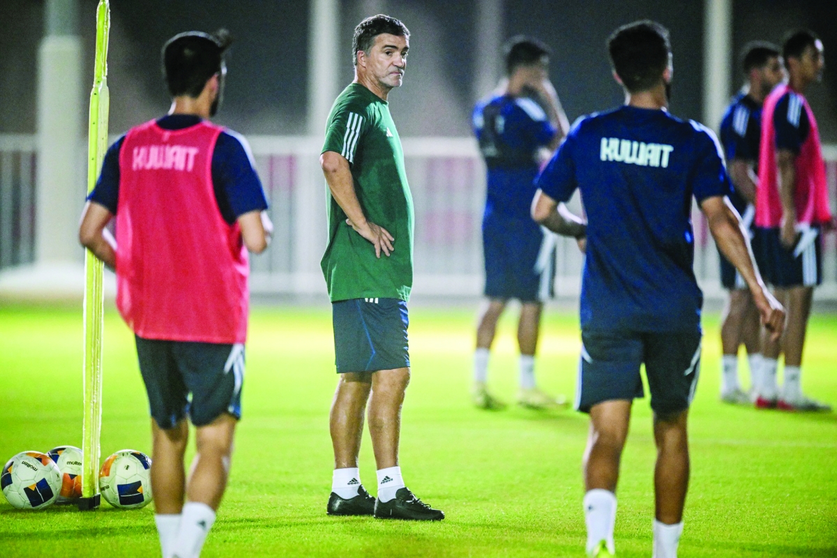 هيليو سوزا يقود تدريب الأزرق