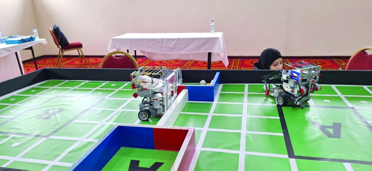 جانب من مشاركة إحدى الطالبات في مسابقات الذكاء الاصطناعي