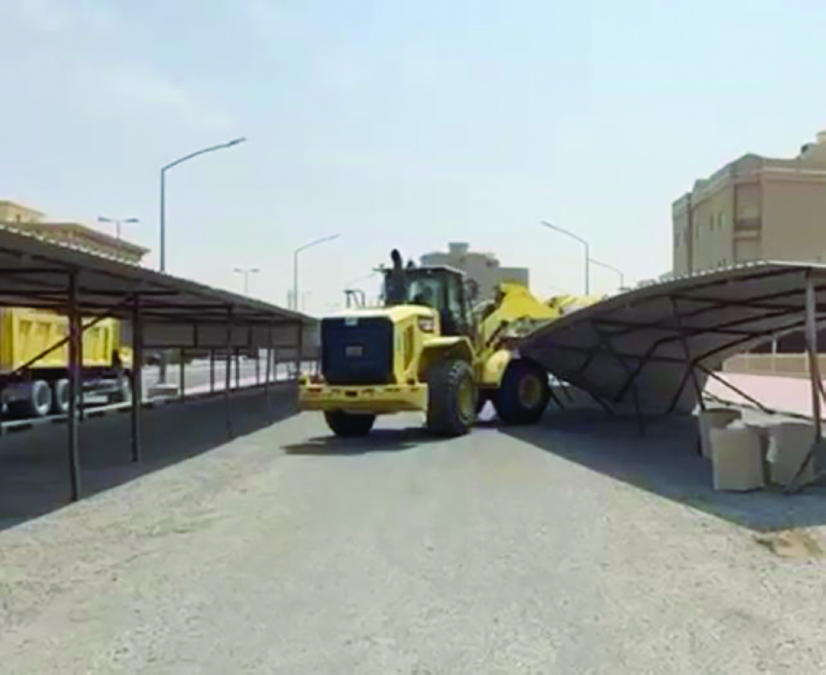 


إزالة مظلة مخالفة 