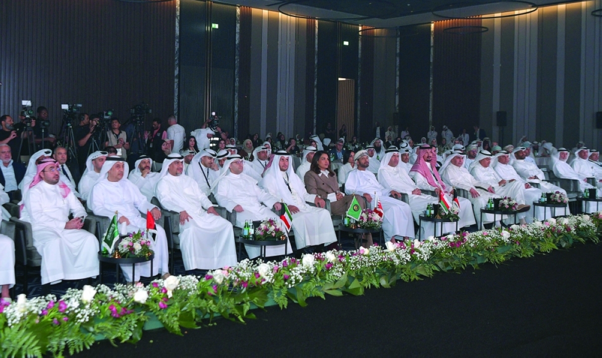 كبار المسؤولين في مقدمة الحضور خلال المؤتمر