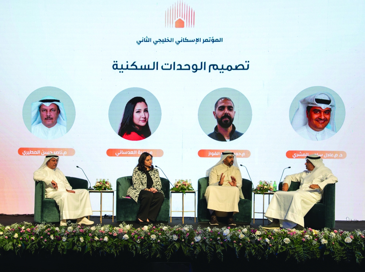 


المتحدثون في الجلسة النقاشية عن تصميم الوحدات السكنية 